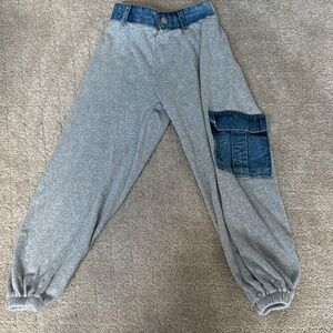 Flowers by Zoe Kids Gray Joggers with Denim Pocket- Size Small